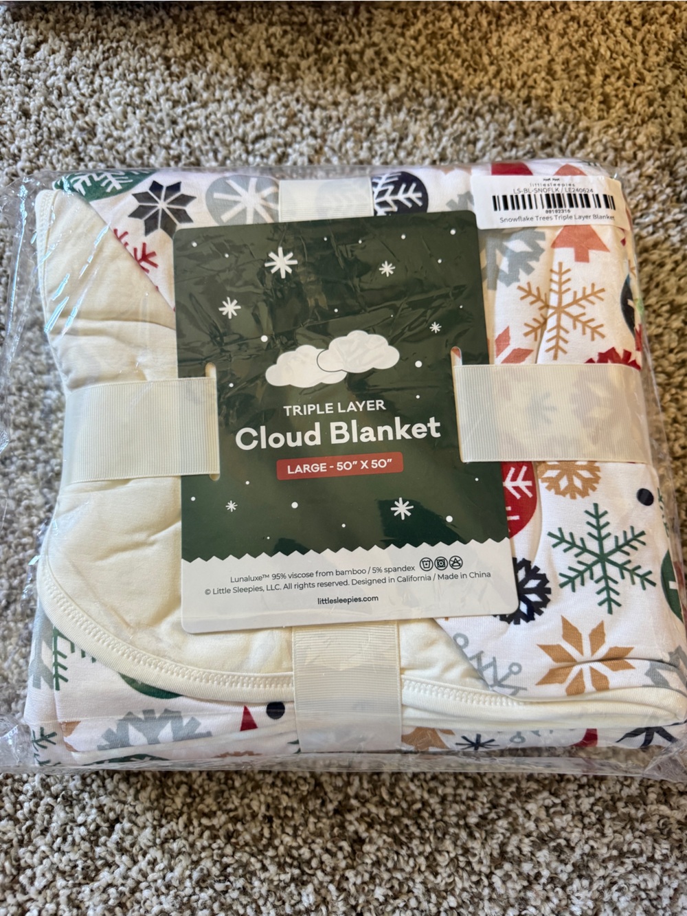 Triple-Layer Cloud Blanket - Holiday Snowflake Print (White)